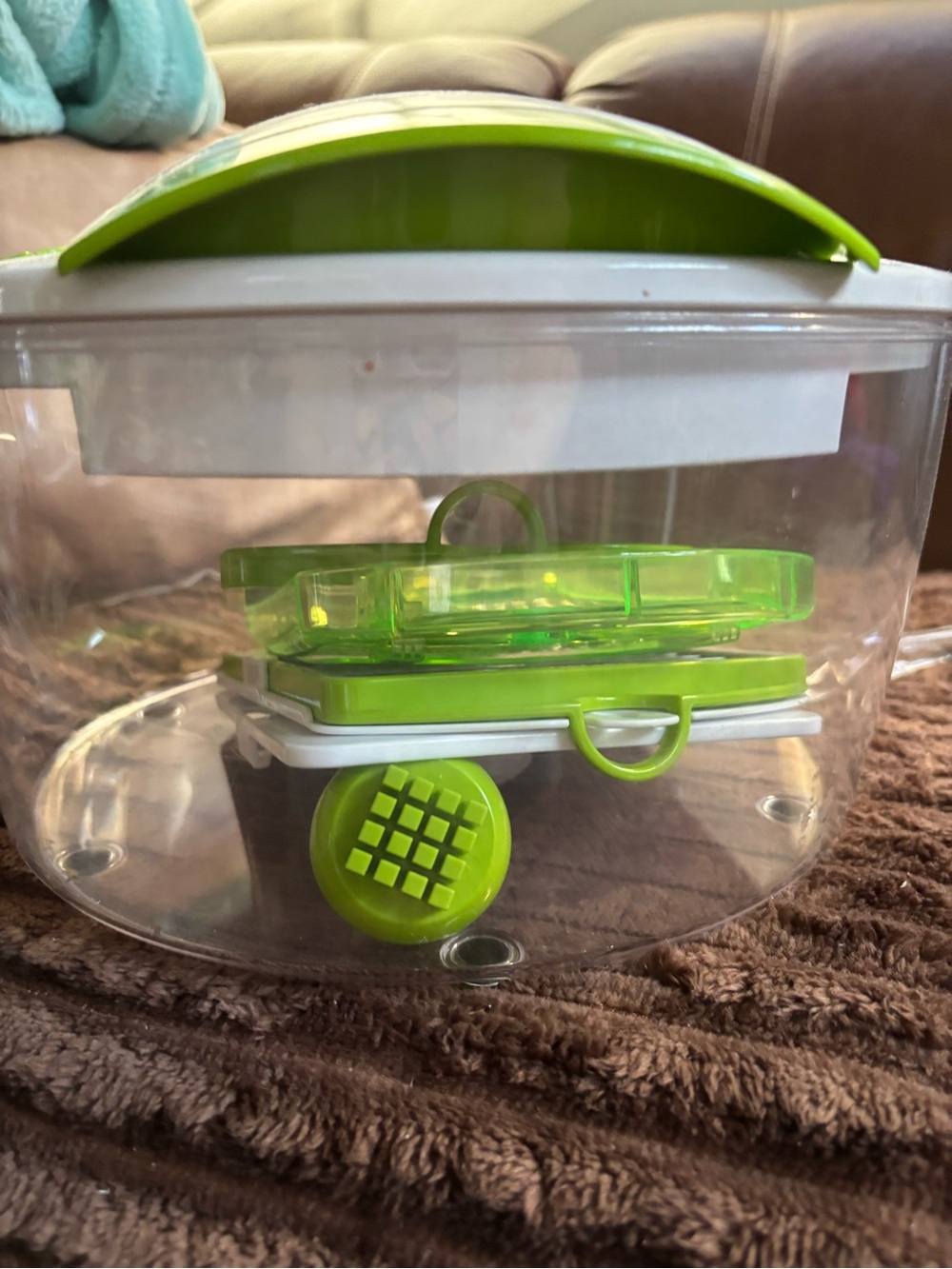 NWOT ALL IN ONE SALAD CHOPPER W/ATTACHMENTS